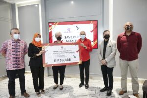 Cheque Presentation to Rimau.NGO min