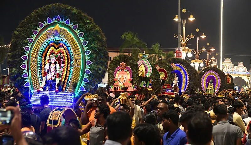 BATU CAVES THAIPUSAM KAVADI CROWD FMT 090220 10 e1704332703923